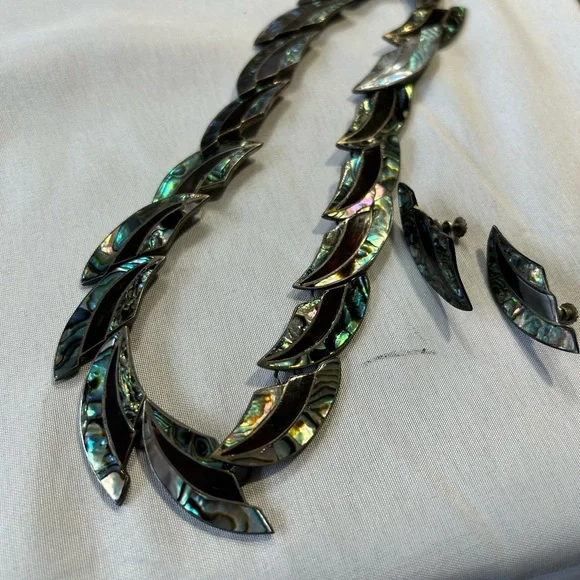 Vintage 60’s Elegant Silver and Abalone Shell Necklace and earrings - Picture 3 of 6